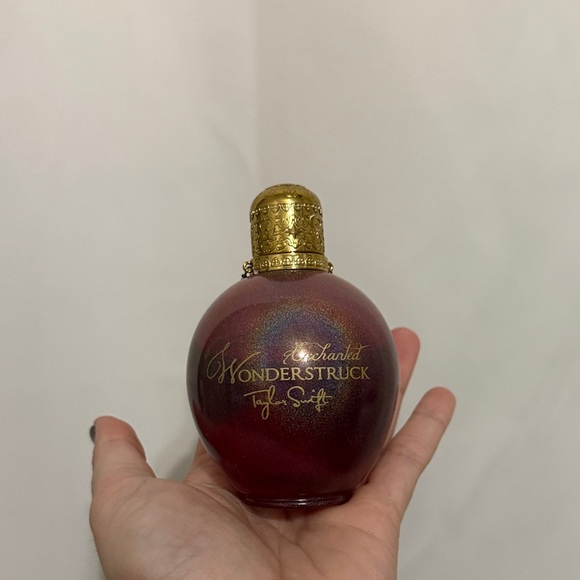 Taylor Swift Enchanted Wonderstruck Red and Gold Perfume - Picture 4 of 5